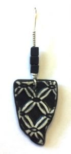 lacy-black-pendant